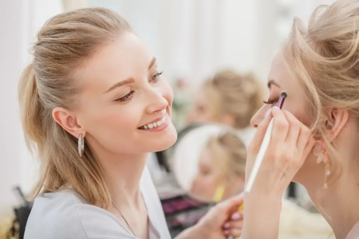 Poročni makeup – naravna lepota na vajin poročni dan